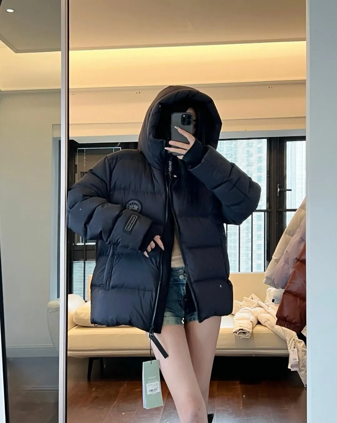 P880 Big Goose Ouyang Nana Second Generation (higher version) Canada goose Canada Goose Black Label Down Jacket A must-have in the outerwear world, the Big Goose Black Label down jacket! The latest designer styles! The goose down jacket has always been a popular element of fashion and is loved by experts from all walks of life! Fashionable hooded cut, high-end customer-supplied fine goose down, high resilience, smooth zipper, strong and firm. Pockets on both sides can store small items, free your hands, and you can go out without worries. It can also meet the need of putting your hands in your pockets👏👏Produced by Big Goose, it can be used as a group uniform by many celebrities. This down jacket uses a double-layer anti-down lining design, which has strong windproof performance and will be very warm in winter! Newly labeled white duck down filling, high fluffiness, windproof hooded design. When walking outdoors, pull the collar to the highest position, put your hands in the pockets and it will be very warm. It can be easily controlled by all body types! The interior is equipped with an elastic snow skirt design for better wrapping. The simple and neat style design highlights the masculine temperament. The impeccable style is classic and never goes out of style. It is warm and practical, and it is versatile! You can enter with your eyes closed!  Color: Black Khaki Size: XS-XXL
